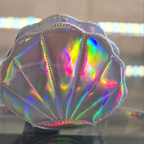Seashell Shaped Crossbody Purse - Shiny Iridescent Color with Pearly Beads!!! - Picture 3 of 9